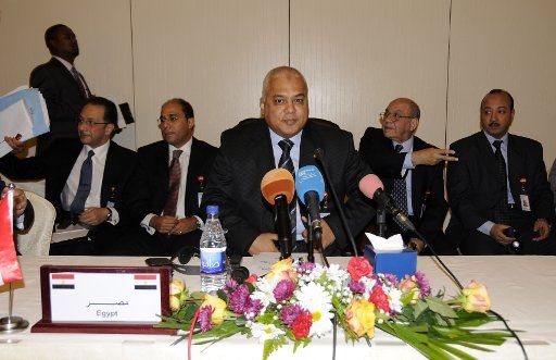 (131104) -- KHARTOUM, Nov. 04, 2013 (Xinhua) -- Egyptian Minister of Water Resources and Irrigation Mohamed Abdul Muttalib (C) attends a meeting for the ministers of water resources from Sudan, Egypt and Ethiopia in Khartoum, capital of Sudan, on ...