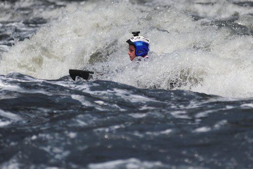 (131109) -- JAKARTA, Nov. 9, 2013 (Xinhua) -- Bob Lataste of France competes during the freestyle event during the Riverboarding World Championship 2013 at the Citarum River in West Java, Indonesia, Nov. 9, 2013. Indonesia hosts the first ...