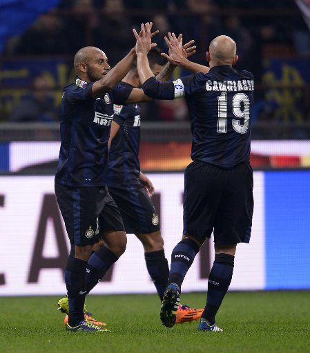 (131110) -- MILAN, Nov. 10, 2013 (Xinhua) -- Jonathan (L) of Inter Milan celebrates with his teammate after an own goal by Livorno\