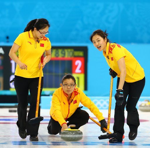 (140212) -- SOCHI, Feb. 12, 2014 (Xinhua) -- Wang Bingyu (C), Yue Qingshuang (R) and Zhou Yan of China compete during the women\