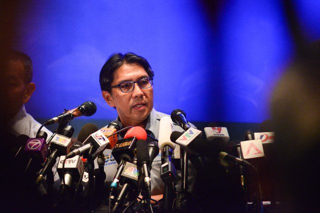 (140309) -- KUALA LUMPUR, March 9, 2014 (Xinhua) -- Director General of Malaysian Department of Civil Aviation Azharuddin Abdul Rahman attends a press conference on the missing Malaysia Airlines flight MH370 in Kuala Lumpur, Malaysia, March 9, 2014. ...