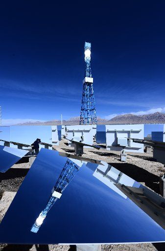 (140317) -- QINGHAI, March 17, 2014 (Xinhua) -- Photo taken on March 16, 2014 shows a view of the 10-megawatts solar power station in Delingha of northwest China\