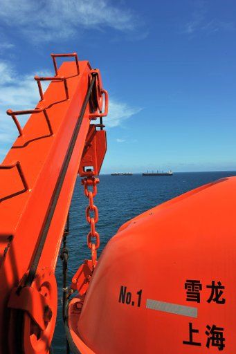 (140317) -- ABOARD XUELONG, March 17, 2014 (Xinhua) -- Chinese research vessel and icebreaker Xuelong arrives at the anchorage of Fremantle, Australia, March 17, 2014. After 11 days of sailing, Xuelong anchored at Fremantle on Monday for ...
