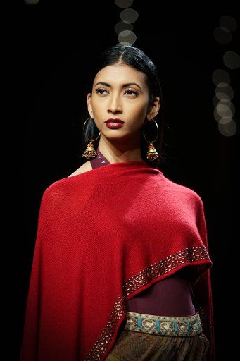 (140326) -- NEW DELHI, March 26, 2014 (Xinhua) -- A model presents the creation of Tarun Tahiliani at the opening show of the Wills Lifestyle India Fashion Week Autumn\/Winter 2014 in New Delhi, capital of India, March 26, 2014. (Xinhua\/Zheng ...