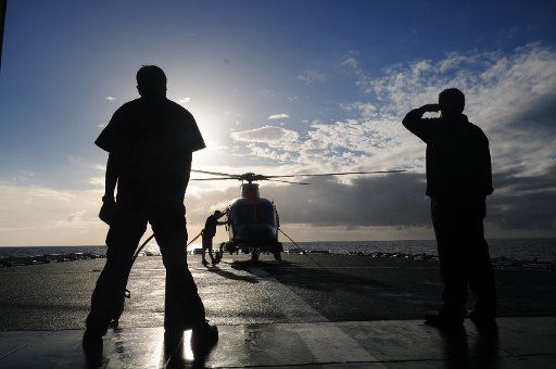 (140328) -- ABOARD HAIXUN 01, March 28, 2014 (Xinhua) -- Staff members of Chinese Maritime Safety Administration patrol ship Haixun 01 make preparations for a helicopter in the southern Indian Ocean, March 28, 2014. Chinese Maritime Safety ...