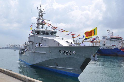 (140424) -- COLOMBO, April 24, 2014 (Xinhua) -- A Bay Class patrol vessel is seen at Colombo Port, Sri Lanka, April 24, 2014. The first Bay Class patrol vessel, a gift given by Australia to Sri Lanka to tackle people-smuggling in the region, arrived ...