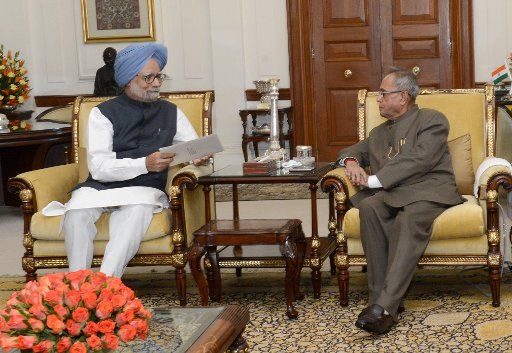 (140517) -- NEW DELHI, May 17, 2014 (Xinhua) -- Indian Prime Minister Manmohan Singh (L) talks with Indian President Pranab Mukherjee after submitting his resignation at Presidential Palace in New Delhi, India, May 17, 2014. Indian Prime Minister ...