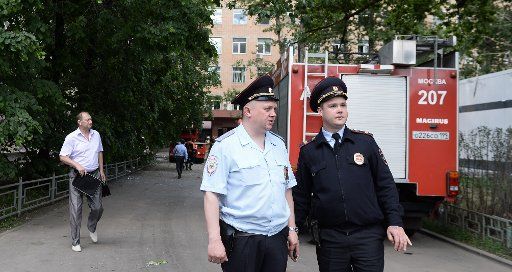 (140522) -- MOSCOW, May 22, 2014 (Xinhua) -- Policemen stand guard the site of a gas explosion in Moscow, Russia, May 22, 2014. At least four people were injured in a gas explosion here Thursday, the city\