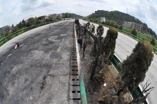 (140720) -- SHAOYANG, July 20, 2014 (Xinhua) -- The section of the Hukun (Shanghai to Kunming) Expressway, where a serious accident claimed at least 43 lives, is open to traffic on July 20, 2014. The accident happened at around 3 a.m. July 19, when ...