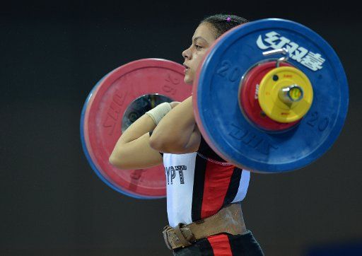 (140821) -- NANJING, Aug. 21, 2014 (Xinhua) -- Gold medalist Sara Ahmed of Egypt competes during the women\