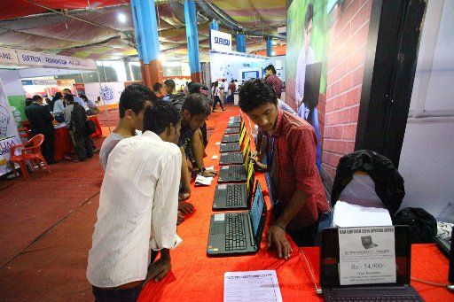 (140912) -- KATHMANDU, Sept. 12, 2014 (Xinhua) -- Nepalese people watch the laptops exhibited at the Computer Association of Nepal (CAN) SofTech Exhibition in Kathmandu, Nepal, on Sept. 11,2014. CAN SofTech brings together software, networking ...