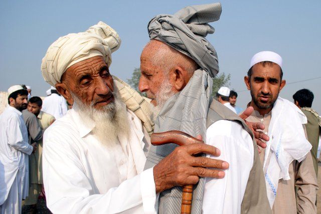 (141004) -- PESHAWAR, Oct. 4, 2014 (Xinhua) -- Afghan refugees greet each other after offering pray during the Muslim festival of Eid Al-Adha in northwest Pakistan\