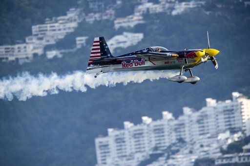 (141227) -- GUERRERO, Dec. 27, 2014 (Xinhua) -- A plane makes a practice flight ahead of 2014 Acapulco Air Show, at Santa Lucia bay, in Acapulco municipalty, of Guerrero State, Mexico, on Dec. 26, 2014. The Acapulco Air Show held on Saturday, ...
