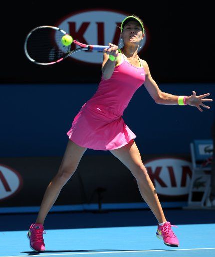 (150123) -- MELBOURNE, Jan. 23, 2015 (Xinhua) -- Eugenie Bouchard of Canada returns the ball during the third round match of women\