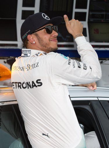 (150314) -- MELBOURNE, March 14, 2015 (Xinhua) -- Mercedes AMG Petronas Formula One driver Lewis Hamilton of Britain celebrates after winning the pole position at the qualifying session of Australian Formula One Grand Prix at Albert Park in ...