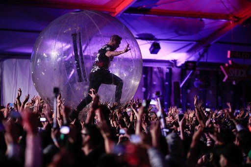 (150314) -- BOGOTA, March 14, 2015 (Xinhua) -- A member of the American band "Major Lazer", performs during his presentation in the 6th edition of the Estereo Picnic Festival, in Bogota City, capital of Colombia, at the late night of March 13, 2015. ...