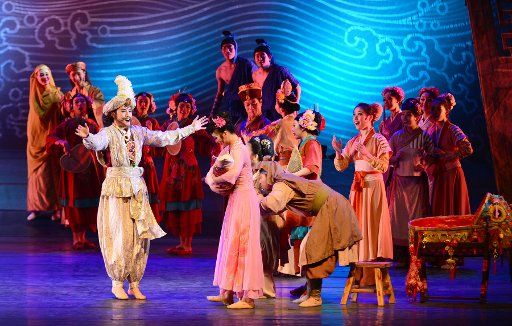 (150211) -- QUANZHOU, Feb. 11, 2015 (Xinhua) -- Actors perform during a dance drama entitled "The Dream of the Maritime Silk Road" in Quanzhou, southeast China\