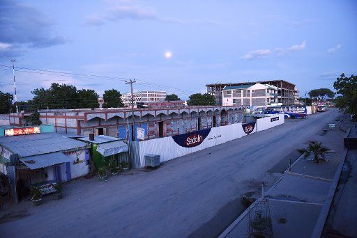 (150403) -- GARISSA, April 3, 2015 (Xinhua) -- Photo taken on April 3, 2015 shows a silent street under a curfew in effect in Garissa, Kenya. A two-week-long curfew was imposed from Friday on Carissa and three other counties in northeastern Kenya. (...