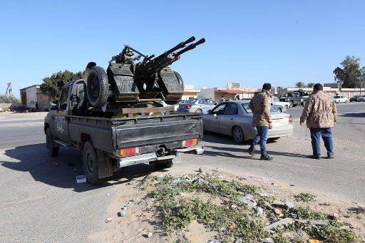 (150403) -- AL AZIZIA, April 3, 2015 (Xinhua) -- Libya Dawn fighters check passing cars near a local checkpoint in the al-Tusha area, west of al-Azizia, Libya, on April 3, 2015. Clashes continued in al-Azizia on Wednesday between pro-government ...