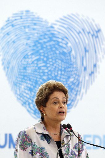 (150407) -- BRASILIA, April 7, 2015 (Xinhua) -- The Brazilian President, Dilma Rousseff, delivers a speech during the launching ceremony of the National Pact to Confront Human Rights in Internet, in the Planalto Palace, in Brasilia, Brazil, on April ...
