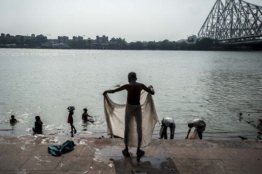 (150502) -- KOLKATA, May 2, 2015 (Xinhua) -- Indian people take bath at the river Ganges in Kolkata, capital of eastern Indian state West Bengal, May 1, 2015. More than half the total sewage was discharged into the river Ganges every day that comes ...