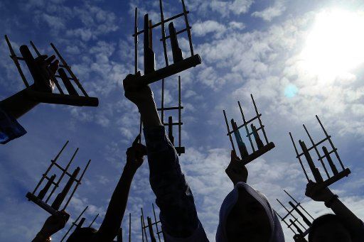 (150423) -- BANDUNG, April 23, 2015 (Xinhua) -- People play angklung, an Indonesian traditional musical instrument, during the commemoration of Asian-African Conference in Bandung, Indonesia, on April 23, 2015. Twenty thousands of people ...