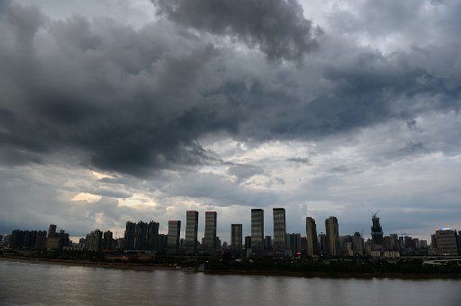 (150726) -- CHANGSHA, July 26, 2015 (Xinhua) -- Photo taken on July 26, 2015 shows clouds over Changsha City, capital of central China\