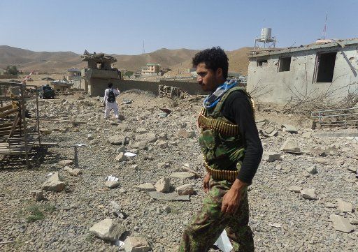 (150806) -- LOGAR, Aug. 6, 2015 (Xinhua) -- An Afghan soldier inspects the site of attack in Logar province in eastern Afghanistan, Aug. 6, 2015. Amid government forces\