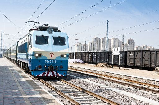 (150710) -- TIANJIN, July 10, 2015 (Xinhua) -- A train of the newly-opened intercity rail line linking Beijing and Jixian County of Tianjin arrives at Jixian Railway Station in north China\