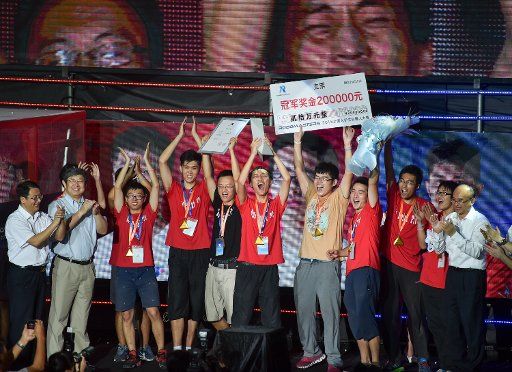 (150719) -- SHENZHEN, July 19, 2015 (Xinhua) -- Students from University of Electronic Science and Technology of China claim the championship of "RoboMasters" 2015 Robocon in Shenzhen, south China\