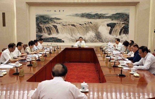 (150827) -- BEIJING, Aug. 27, 2015 (Xinhua) -- Zhang Dejiang (C back), chairman of the Standing Committee of the National People\