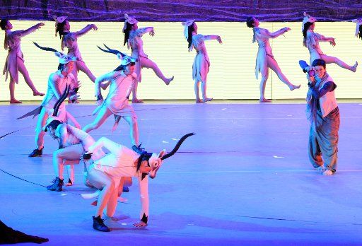 (150929) -- BEIJING, Sept. 29, 2015 (Xinhua) -- Artists rehearse Tibetan dance show "Dreams Come True" in Beijing, capital of China, Sept. 28, 2015. The show, blending ethnic Tibetan and international contemporary choreography, depicts the arduous ...