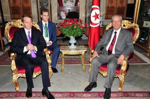 (151105) -- TUNIS, Nov. 5, 2015 (Xinhua) -- Tunisian Parliament Speaker Mohammed Ennaceur (R) holds a meeting with Sergey Naryshkin, chairman of the State Duma of the Russian Federation, in Tunis, Tunisian, Nov. 5, 2015. (Xinhua\/Adel Ezzine)