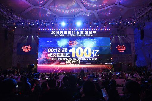 (151111) -- BEIJING, Nov. 11, 2015 (Xinhua) -- An electronic screen shows that the transaction volume of Tmall topping 10 billion yuan (about 1.6 billion dollars) in the first 13 minutes of the Singles Day at the National Aquatics Center in Beijing, ...