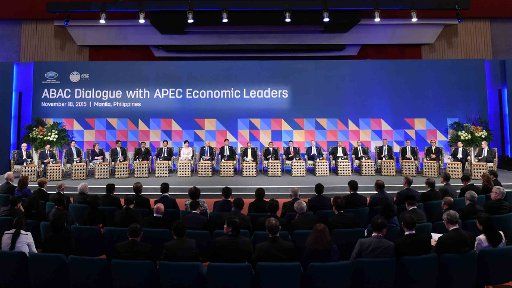 (151118) -- MANILA, Nov. 18, 2015 (Xinhua) -- A dialogue between the Asia-Pacific Economic Cooperation (APEC) leaders and representatives of the APEC Business Advisory Council is held in Manila, capital of the Philippines, Nov. 18, 2015. (Xinhua\/Rao ...