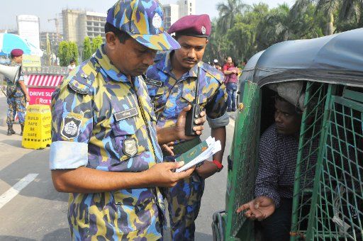 (151027) -- DHAKA, Oct. 27, 2015 (Xinhua) -- Bangladeshi policemen check a vehicle at a checkpoint in Dhaka, Bangladesh, Oct. 27, 2015. Bangladesh Police Monday claimed to have unearthed the motive behind the murder of an Italian aid worker in ...