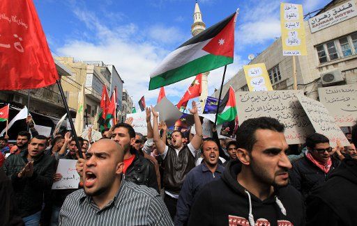 (151030) -- AMMAN, Oct30, 2015 (Xinhua) -- Jordanian women from different parties shout slogans in solidarity with Palestinians against Israel after Friday prayers in Amman, Jordan, on October 30, 2015. (Xinhua\/Mohammad Abu Ghosh)