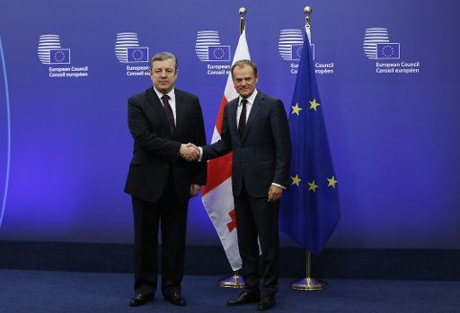 (160209) -- BRUSSELS, Feb. 9, 2016 (Xinhua) -- European Council President Donald Tusk (R) meets with Georgia\