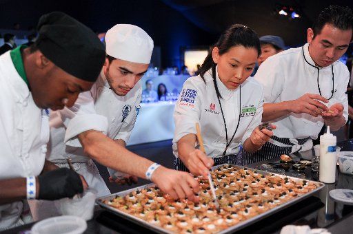 (160313) -- LOS ANGELES, March 13, 2016 (Xinhua) -- Cooks prepare food as five top chefs in Asian cuisine present a mixed-styled dinner at East West Masters Dinner night held during All-star Chef Classic Los Angeles in Los Angeles, the United States,...
