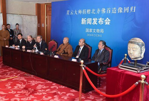 (160226) -- BEIJING, Feb. 26, 2016 (Xinhua) -- Photo taken on Feb. 26, 2016 shows the scene of a press conference on the returning of the head of an ancient Buddhist sculpture of the North Qi (550-557) period in Beijing, capital of China. The ...