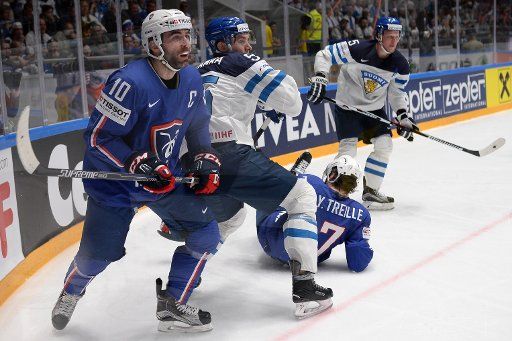 (160514) -- ST. PETERSBURG, May 14, 2016 (Xinhua) -- (From L to R) Laurent Meunier of France, Atte Ohtamaa of Finland, Yorick Treille of France and Lasse Kukkonen of Finland vie during IIHF Ice Hockey World Championship Group B preliminary round ...