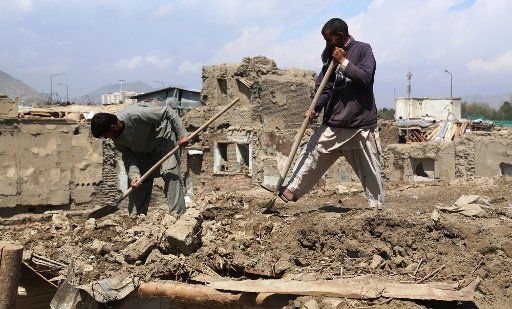 (160421) -- KABUL, April 21, 2016 (Xinhua) -- Afghan men work on their destroyed houses at the site of a truck bombing attack in Kabul, Afghanistan, April 21, 2016. The truck bombing near the Afghan Presidential Palace and Defense Ministry building ...