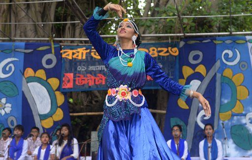 (160615) -- DHAKA, June 15, 2016 (Xinhua) -- A Bangladeshi artist dances during an event marking Pahela Ashar, the first day of the rainy season, in Dhaka, Bangladesh, June 15, 2016. (Xinhua\/Shariful Islam)