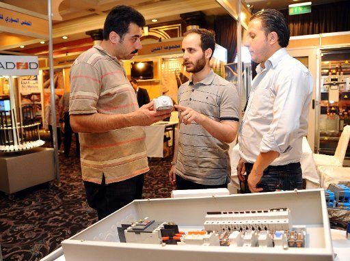 (160518) -- DAMASCUS, May 18, 2016 (Xinhua) -- A Syrian salesman explains the reconstruction tools showcased at the Rebuild Exhibition in Damascus, capital of Syria on May 18, 2016. The Rebuild Exhibition showcased materials for reconstruction ...