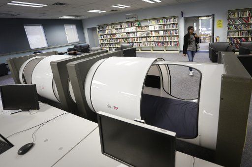 (160805) -- VANCOUVER, Aug. 5, 2016 (Xinhua) -- Two sleep pods are placed inside the campus library of the British Columbia Institute of Technology (BCIT) in Vancouver, Canada, Aug. 5, 2016. The institute launched a pilot program by installing ...