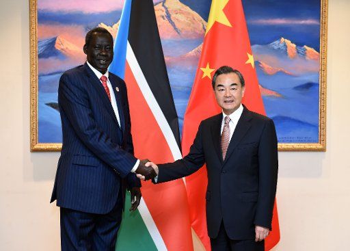 (160729) -- BEIJING, July 29, 2016 (Xinhua) -- Chinese Foreign Minister Wang Yi (R) meets with his South Sudanese counterpart Deng Alor, who is here to attend the Coordinators\