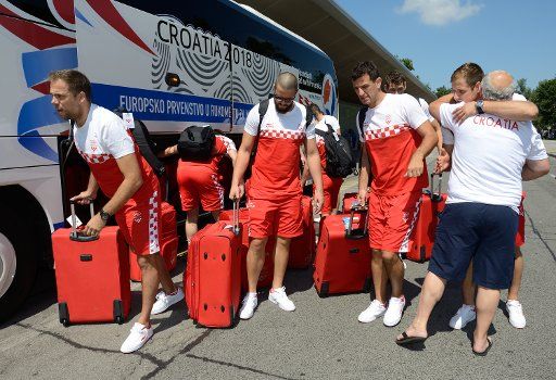 (160730) -- ZAGREB, July 30, 2016 (Xinhua) -- Players of the Croatian handball national team prepare for a flight to Brazil at Pleso Airport in Zagreb, capital of Croatia, July 29, 2016. A total of 87 Croatian athletes will compete in 17 sports ...