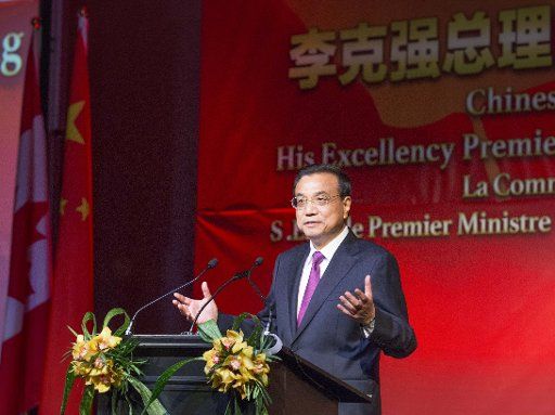 (160923) -- MONTREAL, Sept. 23, 2016 (Xinhua) -- Premier Li Keqiang addresses a welcome banquet in Montreal hosted by Chinese living in Canada, Sept. 23, 2016. (Xinhua\/Huang Jingwen) (zhs)