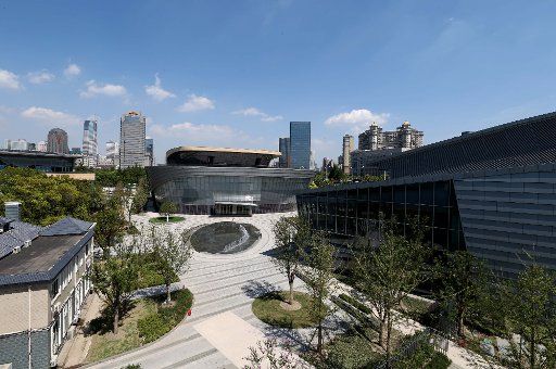 (160830) -- SHANGHAI, Aug. 30, 2016 (Xinhua) -- Photo taken on Aug. 30, 2016 shows the complex of the Shanghai International Dance Center. The newly-built dance center opened on Tuesday, consisting of two dance theatres and 48 rehearsal halls. It ...