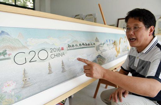 (160901) -- HANGZHOU, Sept. 1, 2016 (Xinhua) -- Ye Jianming introduces his silk scroll work in Hangzhou, capital of east China\